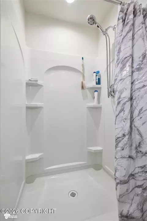 Bath - 4431 E Cobblestone Dr, Wasilla, AK 99654 photo 2 of 3