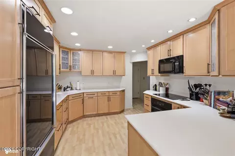 Kitchen - 7604 Highlander Dr, Anchorage, AK 99518 photo 4 of 6