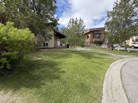 810 Hilltop Dr, Palmer, AK 99645