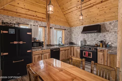 22280 S G St, Talkeetna, AK 99676
