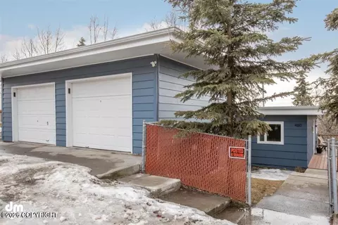 460 Vista Glen Ct, Anchorage, AK 99501