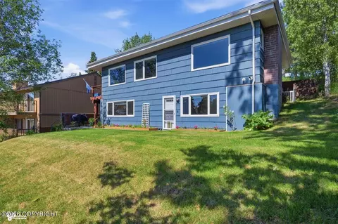 460 Vista Glen Ct, Anchorage, AK 99501