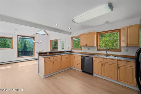 Kitchen - 22909 Eagle River Rd, Eagle River, AK 99577 photo 4 of 4