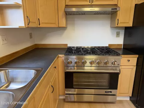 Kitchen - 22909 Eagle River Rd, Eagle River, AK 99577 photo 4 of 4