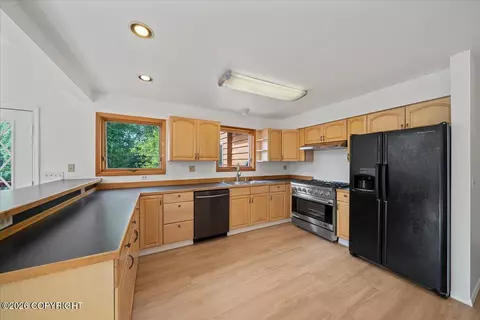 Kitchen - 22909 Eagle River Rd, Eagle River, AK 99577 photo 2 of 4