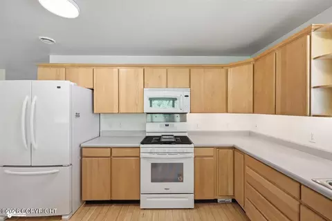 Kitchen - 502 Rangeview Ave, Homer, AK 99603 photo 4 of 7