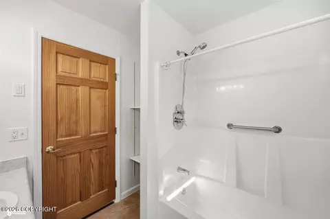 Bath - 502 Rangeview Ave, Homer, AK 99603 photo 4 of 5