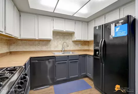 Kitchen - 18539 Culross Cir, Eagle River, AK 99577 photo 4 of 4