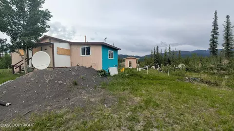 4 Nabesna Road, Slana, AK 99586