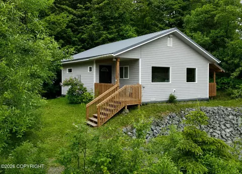349 Lynnvue Dr, Haines, AK 99827