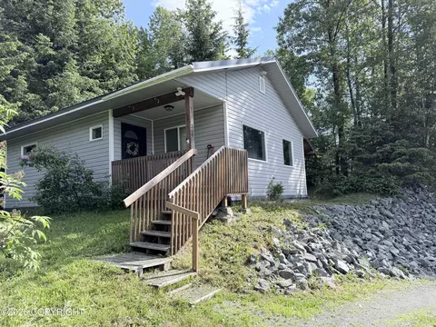 349 Lynnvue Dr, Haines, AK 99827