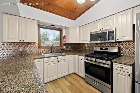 Kitchen - 9628 Balandra Cir, Eagle River, AK 99577 photo 6 of 7