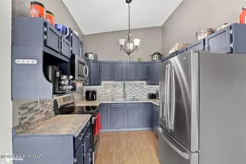 Kitchen - 18713 N Lowrie Loop, Eagle River, AK 99577 photo 1 of 3