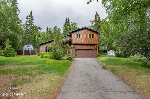 19434 Laura Lee Cir, Eagle River, AK 99577