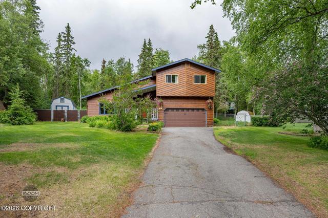 19434 Laura Lee Cir, Eagle River, AK 99577