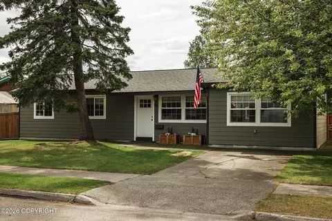 810 Dogwood St, Anchorage, AK 99501
