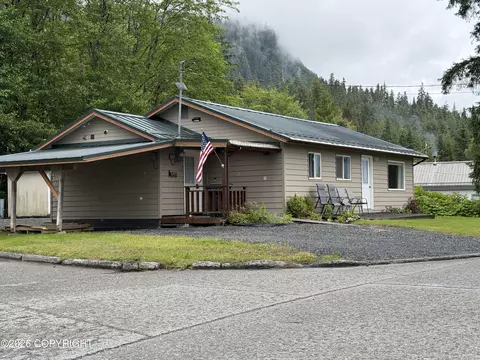 834 Case Ave, Wrangell, AK 99929 photo 3