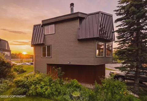 1854 Buccaneer Pl # 2, Anchorage, AK 99501