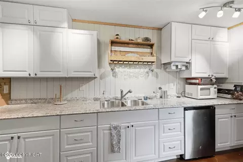 Kitchen - 16389 Easy St, Ninilchik, AK 99639 photo 5 of 5