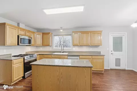 Kitchen - 19407 Trail Bay Dr, Eagle River, AK 99577 photo 4 of 4