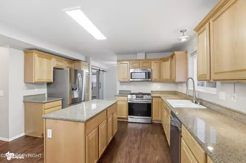 Kitchen - 19407 Trail Bay Dr, Eagle River, AK 99577 photo 3 of 4