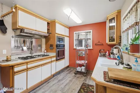 Kitchen - 911 E Fairview Loop, Wasilla, AK 99654 photo 9 of 11