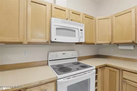 8958 Birch Park Cir, Eagle River, AK 99577 photo 10