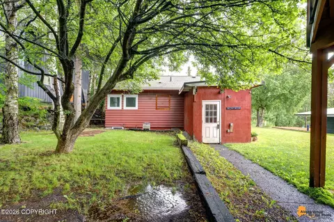 1558 E St, Anchorage, AK 99501 photo 3