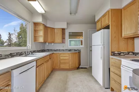 1558 E St, Anchorage, AK 99501 photo 11