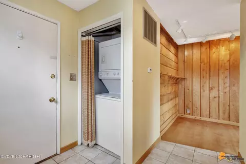 1558 E St, Anchorage, AK 99501 photo 56