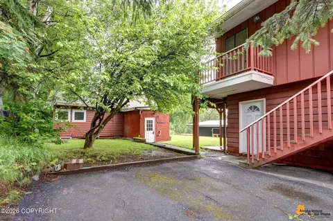 1558 E St, Anchorage, AK 99501 photo 2