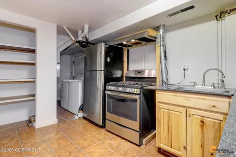1558 E St, Anchorage, AK 99501 photo 24