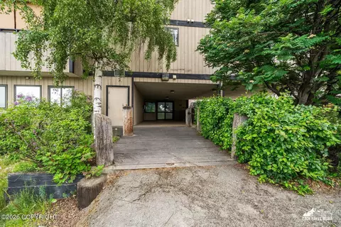 201 Barrow St #209, Anchorage, AK 99501