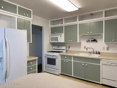 Kitchen - 4447 E 6th Ave, Anchorage, AK 99508 photo 1 of 4