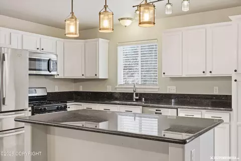 Kitchen - 20573 Mountain Vista Dr, Eagle River, AK 99577 photo 2 of 4