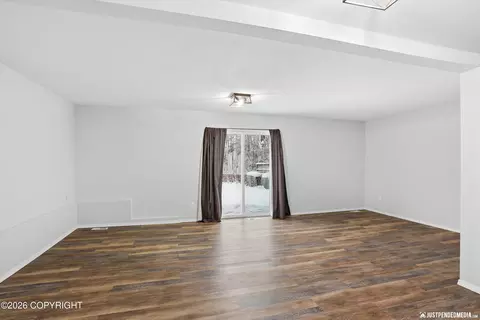 Living - 20573 Mountain Vista Dr, Eagle River, AK 99577 photo 5 of 6