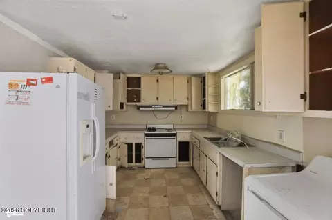 Kitchen - 6741 E 12th Ave, Anchorage, AK 99504 photo 1 of 1