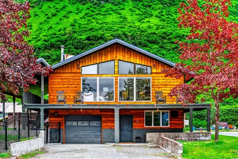 103 Gulkana St, Valdez, AK 99686