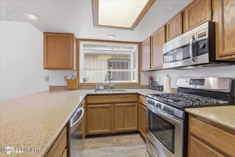 7631 Little Bend Cir, Anchorage, AK 99507