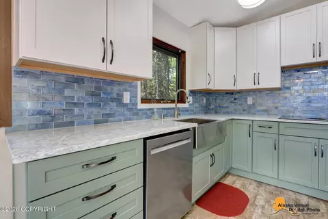 Kitchen - 10210 Ronald Pl, Eagle River, AK 99577 photo 3 of 6
