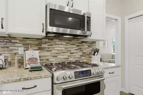 Kitchen - 17873 Yellowstone Dr, Eagle River, AK 99577 photo 5 of 5