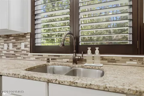 Kitchen - 17873 Yellowstone Dr, Eagle River, AK 99577 photo 4 of 5