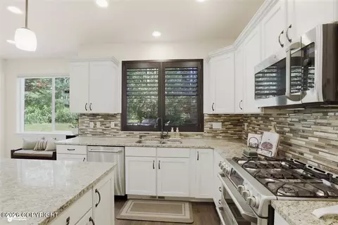 Kitchen - 17873 Yellowstone Dr, Eagle River, AK 99577 photo 2 of 5