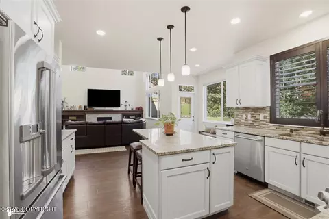 Kitchen - 17873 Yellowstone Dr, Eagle River, AK 99577 photo 3 of 5