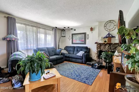 Living - 8410 Dagan St, Anchorage, AK 99502 photo 3 of 4