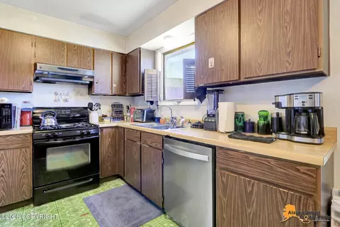 Kitchen - 8410 Dagan St, Anchorage, AK 99502 photo 3 of 5