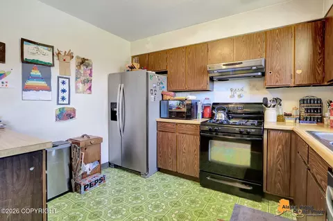 Kitchen - 8410 Dagan St, Anchorage, AK 99502 photo 4 of 5