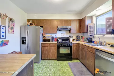 Kitchen - 8410 Dagan St, Anchorage, AK 99502 photo 2 of 5