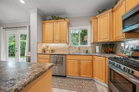 Kitchen - 11048 Buskin Cir, Eagle River, AK 99577 photo 2 of 4