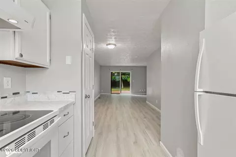 Entry Way - 1839 Bellevue Loop, Anchorage, AK 99515 photo 3 of 5